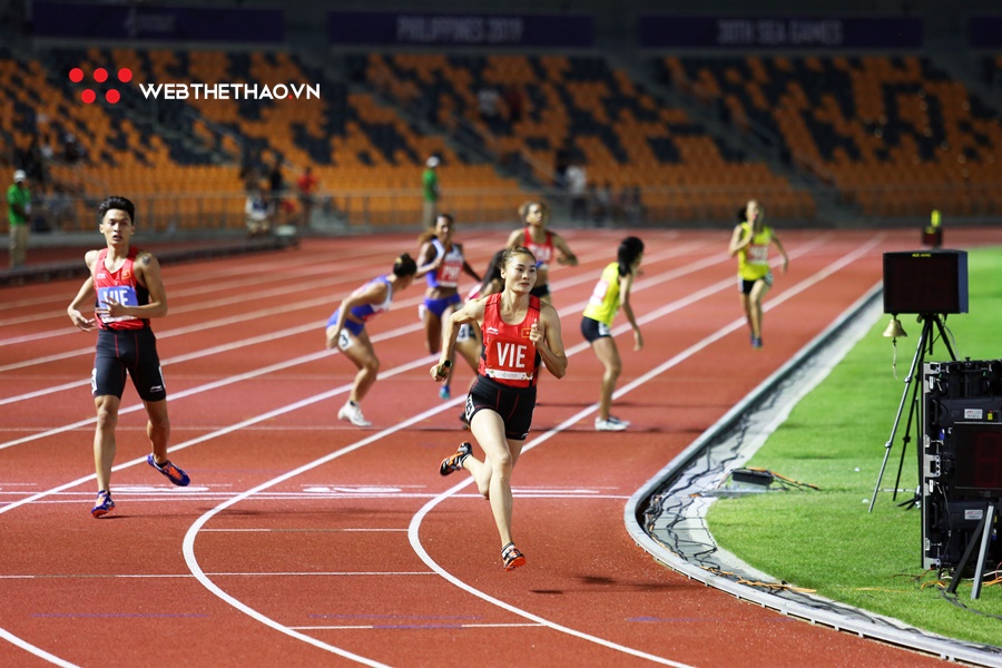Quách Công Lịch bế thốc “em gái nhỏ” Quách Thị Lan mừng HCV SEA Games 30 lịch sử Quách Công Lịch bế thốc “em gái nhỏ” Quách Thị Lan mừng HCV SEA Games 30 lịch sử
