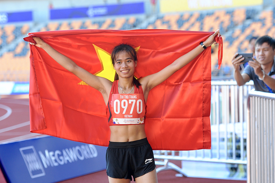 “Nữ hoàng đi bộ” dính thẻ phạt, nhìn đàn em đăng quang đi bộ 10km nữ SEA Games 30