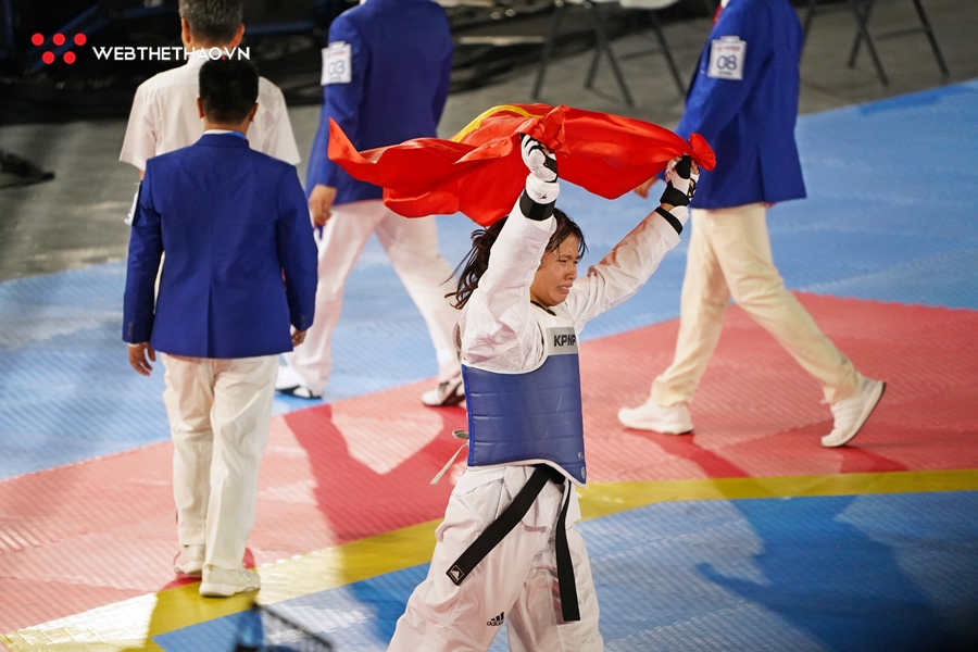 Taekwondo Việt Nam giành liền 2 HCV trong nước mắt