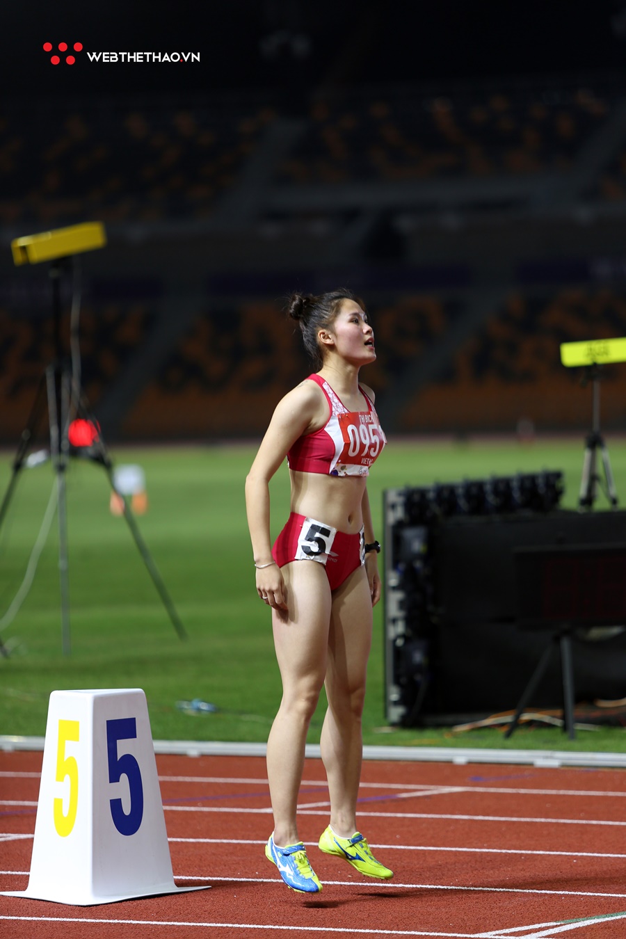 Cô gái mắc bạo bệnh giành HCV 800m SEA Games 30 muộn màng Cô gái mắc bạo bệnh giành HCV 800m SEA Games 30 muộn màng