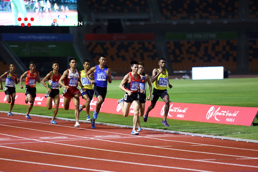 Dương Văn Thái giành HCV 800m SEA Games 30 kịch tính sau cú va chạm cán đích tranh cãi Dương Văn Thái giành HCV 800m SEA Games 30 kịch tính sau cú va chạm cán đích tranh cãi