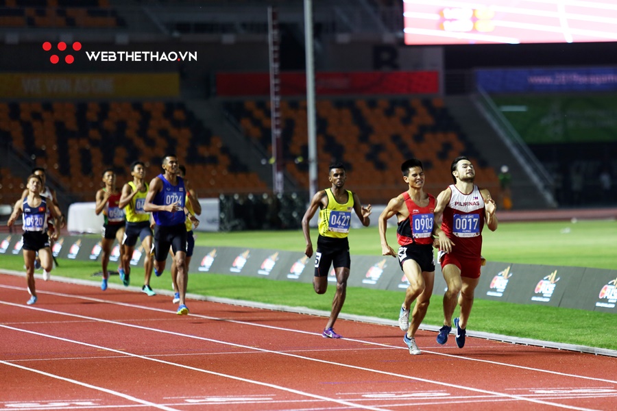Dương Văn Thái giành HCV 800m SEA Games 30 kịch tính sau cú va chạm cán đích tranh cãi Dương Văn Thái giành HCV 800m SEA Games 30 kịch tính sau cú va chạm cán đích tranh cãi