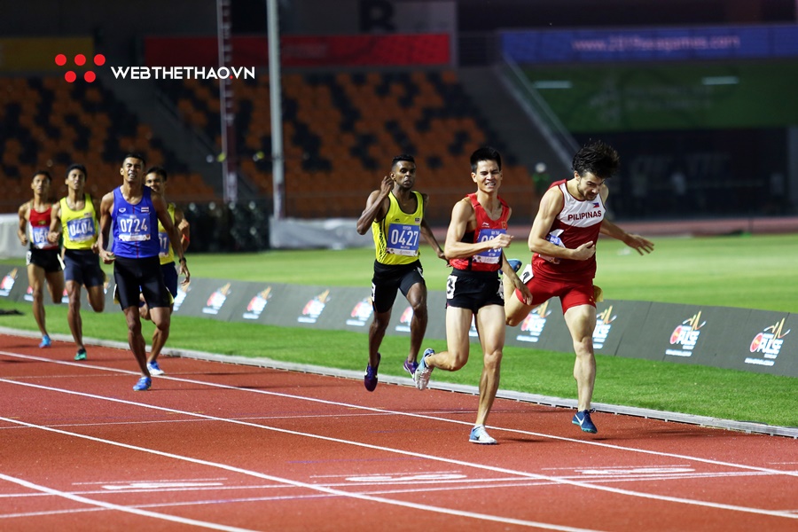 Dương Văn Thái giành HCV 800m SEA Games 30 kịch tính sau cú va chạm cán đích tranh cãi Dương Văn Thái giành HCV 800m SEA Games 30 kịch tính sau cú va chạm cán đích tranh cãi
