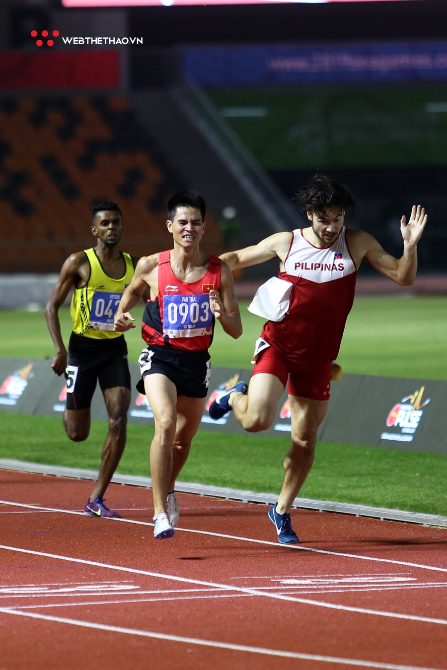 Dương Văn Thái giành HCV 800m SEA Games 30 kịch tính sau cú va chạm cán đích tranh cãi Dương Văn Thái giành HCV 800m SEA Games 30 kịch tính sau cú va chạm cán đích tranh cãi
