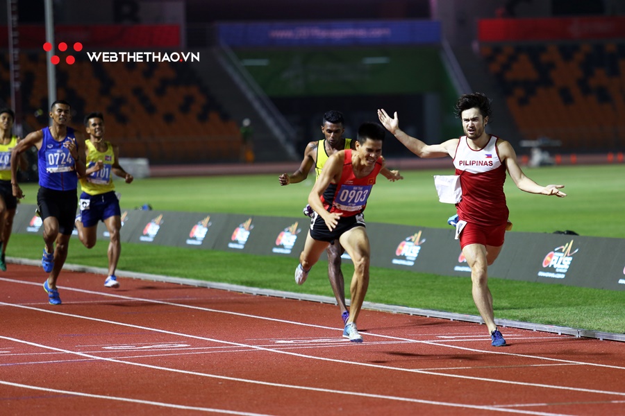 Dương Văn Thái giành HCV 800m SEA Games 30 kịch tính sau cú va chạm cán đích tranh cãi Dương Văn Thái giành HCV 800m SEA Games 30 kịch tính sau cú va chạm cán đích tranh cãi