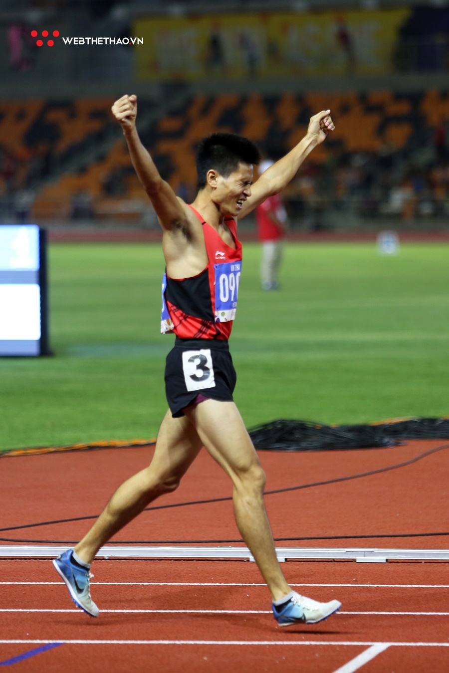 Dương Văn Thái giành HCV 800m SEA Games 30 kịch tính sau cú va chạm cán đích tranh cãi Dương Văn Thái giành HCV 800m SEA Games 30 kịch tính sau cú va chạm cán đích tranh cãi