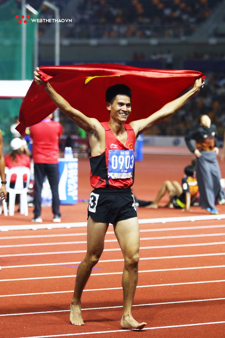 Dương Văn Thái giành HCV 800m SEA Games 30 kịch tính sau cú va chạm cán đích tranh cãi Dương Văn Thái giành HCV 800m SEA Games 30 kịch tính sau cú va chạm cán đích tranh cãi