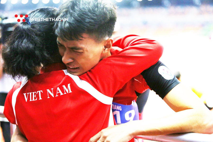 “Măng non” của Quách Công Lịch giành HCV 400m đầy cảm xúc ngay lần đầu dự SEA Games