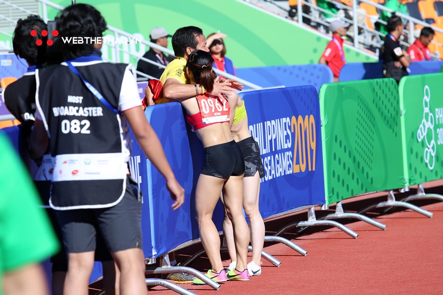 Oanh “ỉn” Bắc Giang vượt “nhà vô địch chân đất quê Mỏ” giành HCV 5000m SEA Games 30 Oanh “ỉn” Bắc Giang vượt “nhà vô địch chân đất quê Mỏ” giành HCV 5000m SEA Games 30