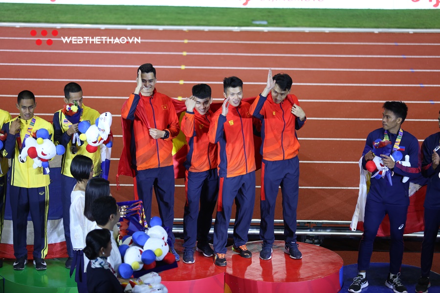 Màn vuốt tóc ăn mừng chất lừ của các soái ca điền kinh tại SEA Games 30 Màn vuốt tóc ăn mừng chất lừ của các soái ca điền kinh tại SEA Games 30