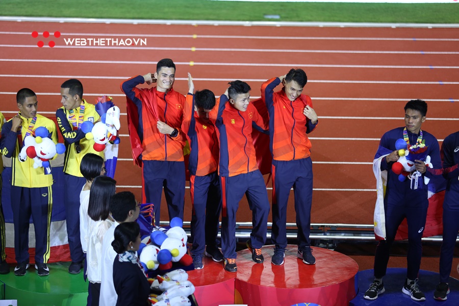 Màn vuốt tóc ăn mừng chất lừ của các soái ca điền kinh tại SEA Games 30 Màn vuốt tóc ăn mừng chất lừ của các soái ca điền kinh tại SEA Games 30