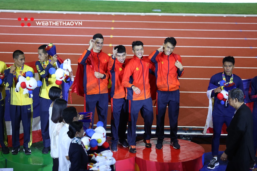 Màn vuốt tóc ăn mừng chất lừ của các soái ca điền kinh tại SEA Games 30 Màn vuốt tóc ăn mừng chất lừ của các soái ca điền kinh tại SEA Games 30