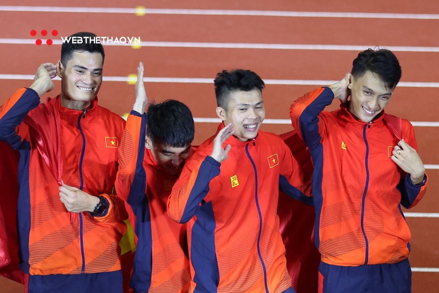 Màn vuốt tóc ăn mừng chất lừ của các soái ca điền kinh tại SEA Games 30