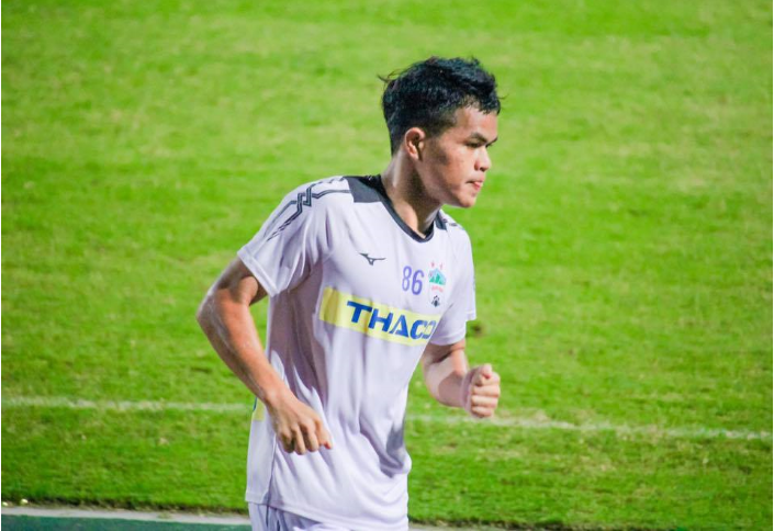 Dụng Quang Nho: Tiền vệ HAGL của U23 Việt Nam quê ở đâu, cao bao nhiêu?