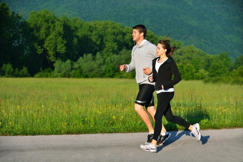 Chạy bộ thế nào để nâng cao thành tích? Phần 5: Chọn tất cho phù hợp