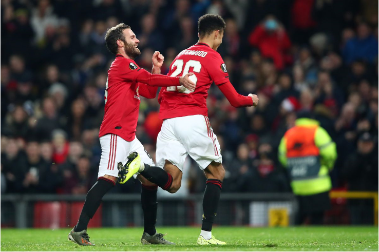 MU mở tiệc tại Nhà hát, Arsenal rượt đuổi điên rồ trên đất Bỉ