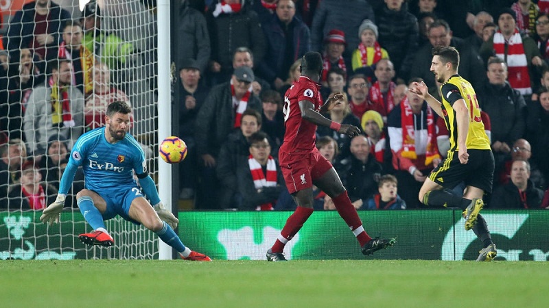 Salah gây bão với bàn thắng bằng cú đánh gót xâu kim cho Liverpool