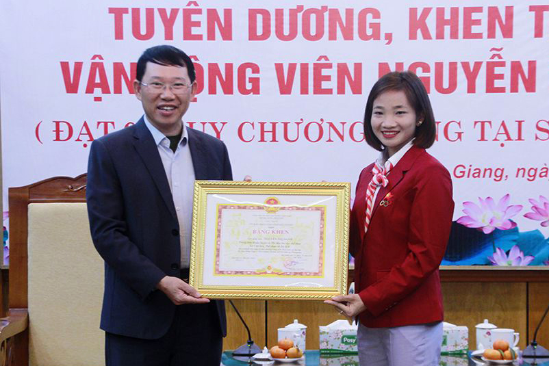 Oanh “ỉn” mang HCV SEA Games 30 về Bắc Giang nhận thưởng, giao lưu với runner quê nhà Oanh “ỉn” mang HCV SEA Games 30 về Bắc Giang nhận thưởng, giao lưu với runner quê nhà