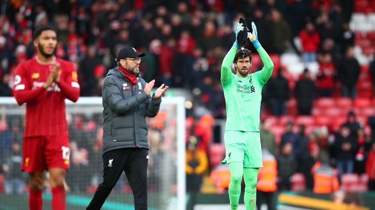 CĐV Liverpool cảm ơn đội bóng đã cướp điểm của Man City và Leicester