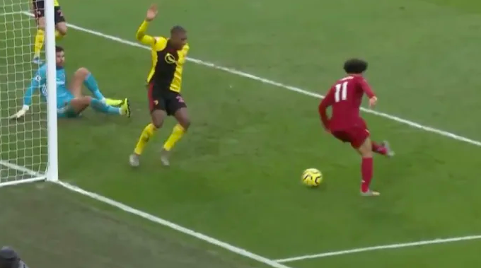 Salah "gây bão" với bàn thắng bằng cú đánh gót xâu kim cho Liverpool