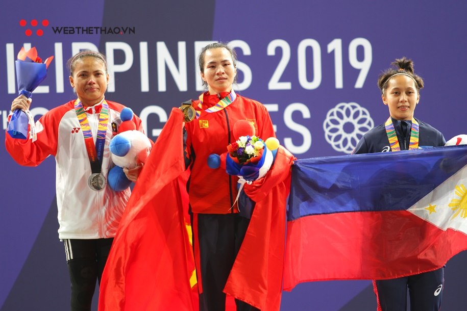 Ăn Tết xa nhà, lực sĩ Vương Thị Huyền phấn đấu giành vé dự Olympic 2020