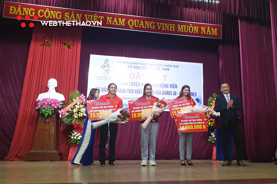 Thạc sĩ điền kinh Trần Thị Yến Hoa nhận thưởng nóng SEA Games 30 từ Thừa Thiên Huế Thạc sĩ điền kinh Trần Thị Yến Hoa nhận thưởng nóng SEA Games 30 từ Thừa Thiên Huế