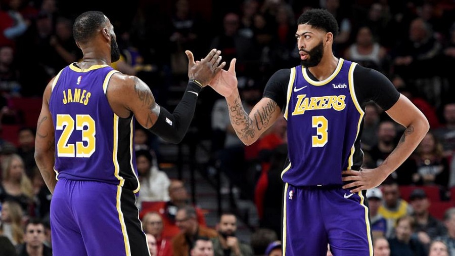 Gánh team siêu hạng, L.James dắt tay A.Davis cán cột mốc lịch sử tại NBA