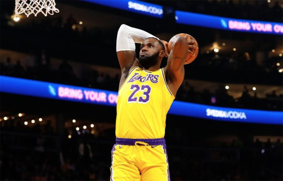 Los Angeles Lakers mở "show diễn" trước Atlanta Hawks, nối dài mạch bất bại
