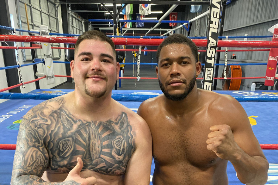 Bạn tập của Andy Ruiz giải thích về cân nặng của anh