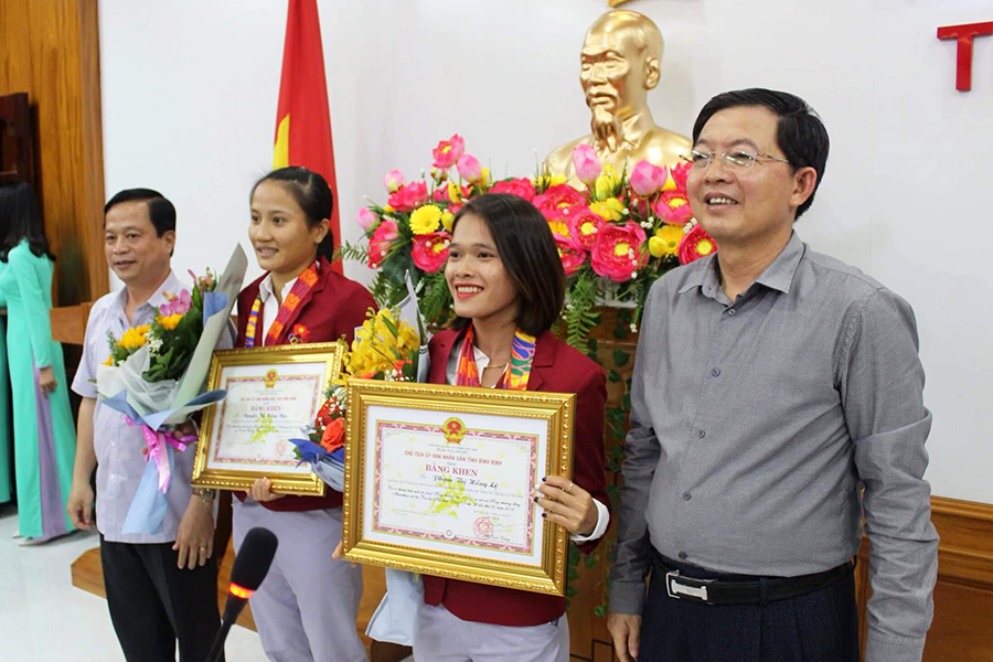 Hồng Lệ nhận khoản thưởng lớn từ Bình Định sau thành tích “gây bão” ở SEA Games 30 Hồng Lệ nhận khoản thưởng lớn từ Bình Định sau thành tích “gây bão” ở SEA Games 30