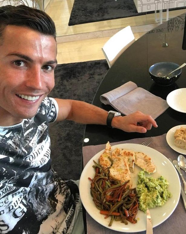 Bí mật thể hình giúp Ronaldo bật cao để ghi bàn không tưởng