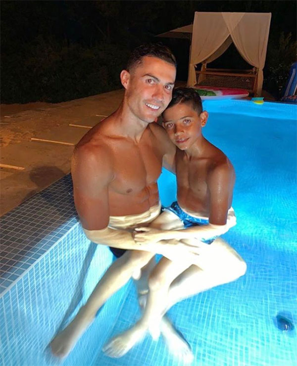 Bí mật thể hình giúp Ronaldo bật cao để ghi bàn không tưởng
