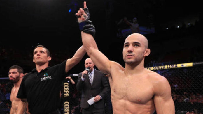 Joe Rogan đòi đuổi hết các giám khảo "lố bịch" của MMA