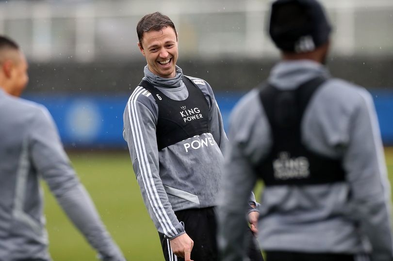 HLV Guardiola tiết lộ Man City đã bỏ lỡ cựu sao MU như thế nào