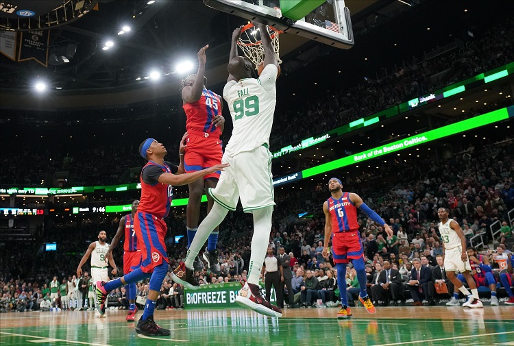 Tân binh Tacko Fall ra sân, Boston Celtics thắng nhẹ nhàng trước Detroit Pistons
