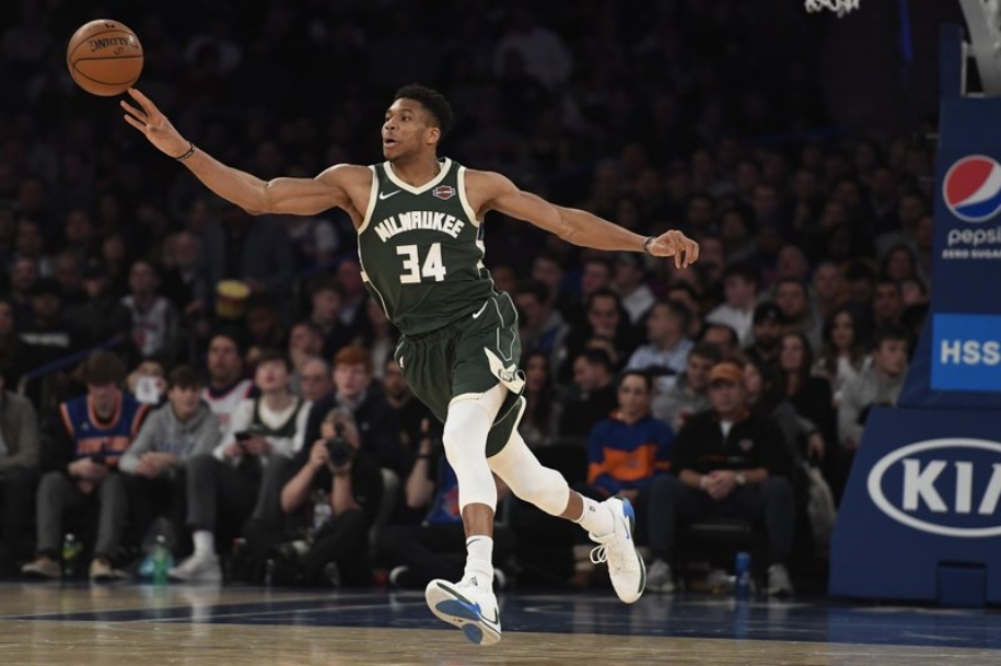 Giannis Antetokounmpo đạt triple-double, Milwaukee Bucks vùi dập New York Knicks