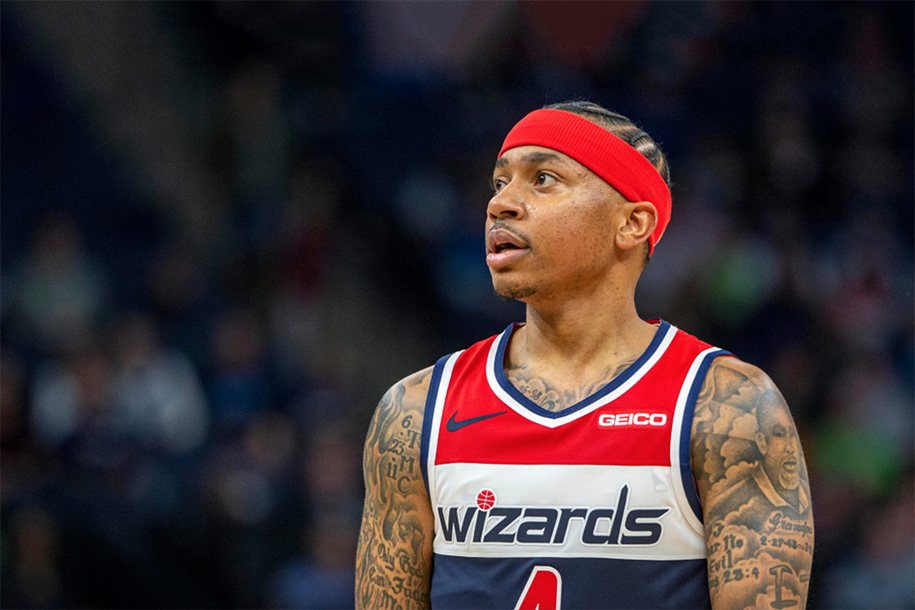 Isaiah Thomas bị trục xuất vì dằn mặt 1 CĐV, nhưng vì đâu đến nỗi?