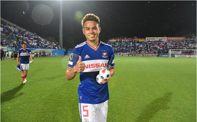 Yokohama Marinos chi triệu đô mua đứt Theerathon Bunmathan sau chức vô địch J-League 2019