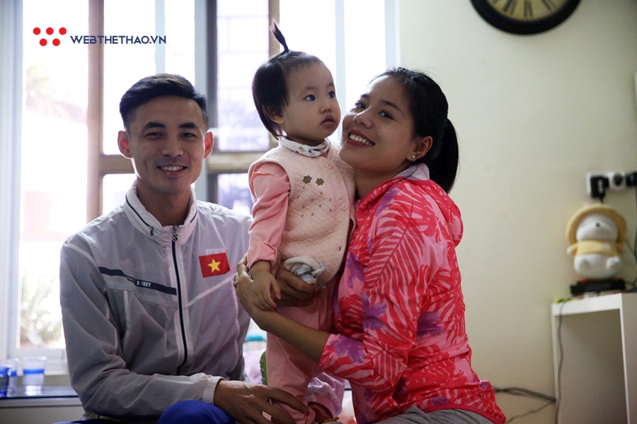 Bà mẹ bỉm sữa Nguyễn Thị Huyền: Con không lạ mẹ, đoàn tụ “ông xã quốc dân” sau kỳ tích SEA Games 30 Bà mẹ bỉm sữa Nguyễn Thị Huyền: Con không lạ mẹ, đoàn tụ “ông xã quốc dân” sau kỳ tích SEA Games 30