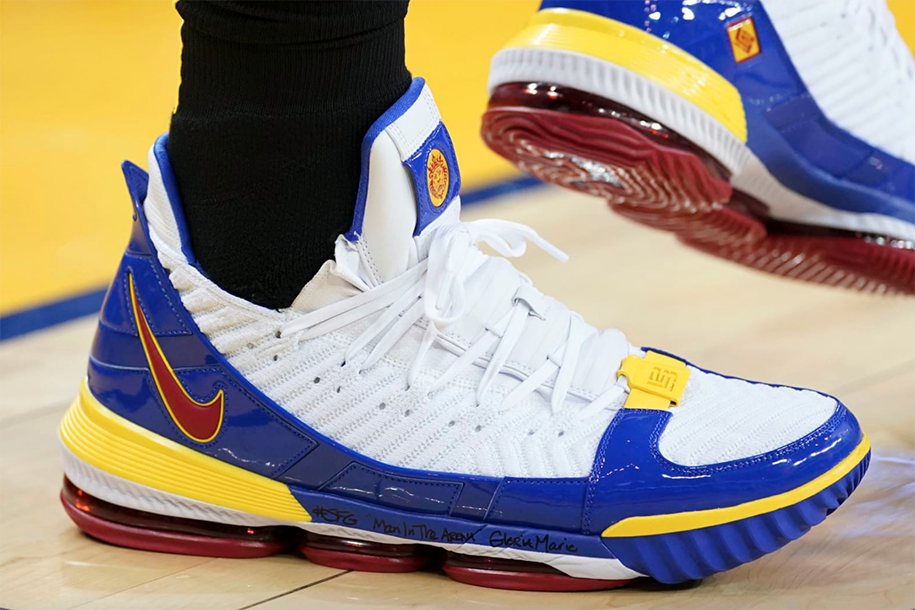 Nhìn lại 10 mẫu giày đỉnh nhất đêm Giáng Sinh NBA năm 2018
