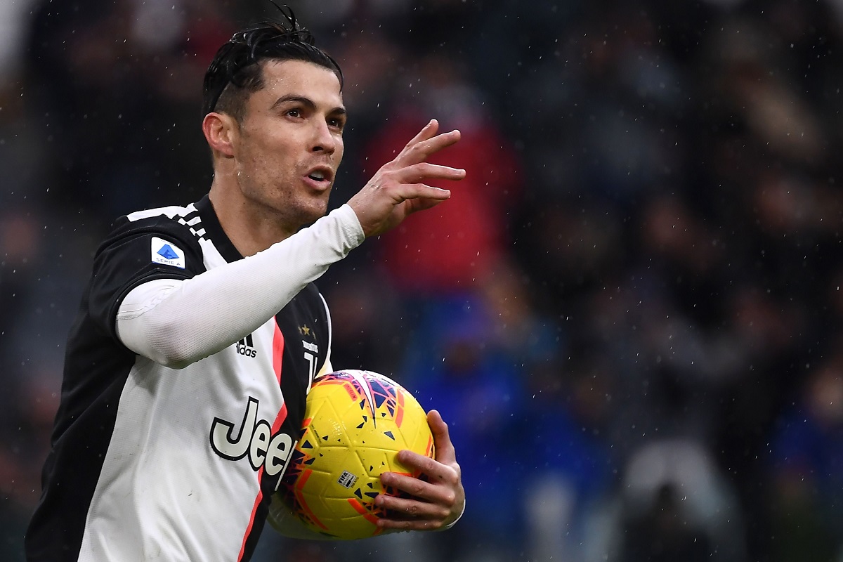 Ronaldo ghi bàn tệ nhất sau một thập kỷ và bị Lewandowski, Messi bỏ xa