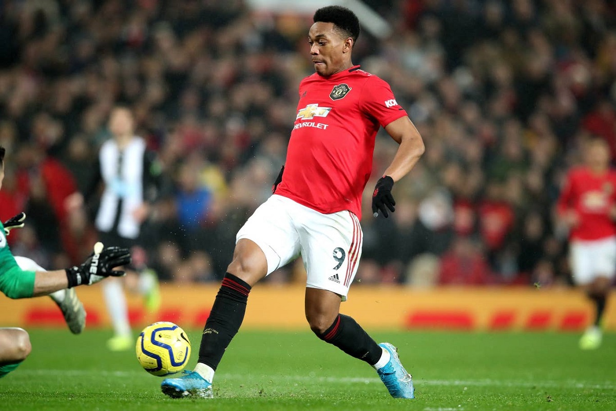 CĐV MU phản ứng cuồng nhiệt với Martial sau màn trình diễn trước Newcastle