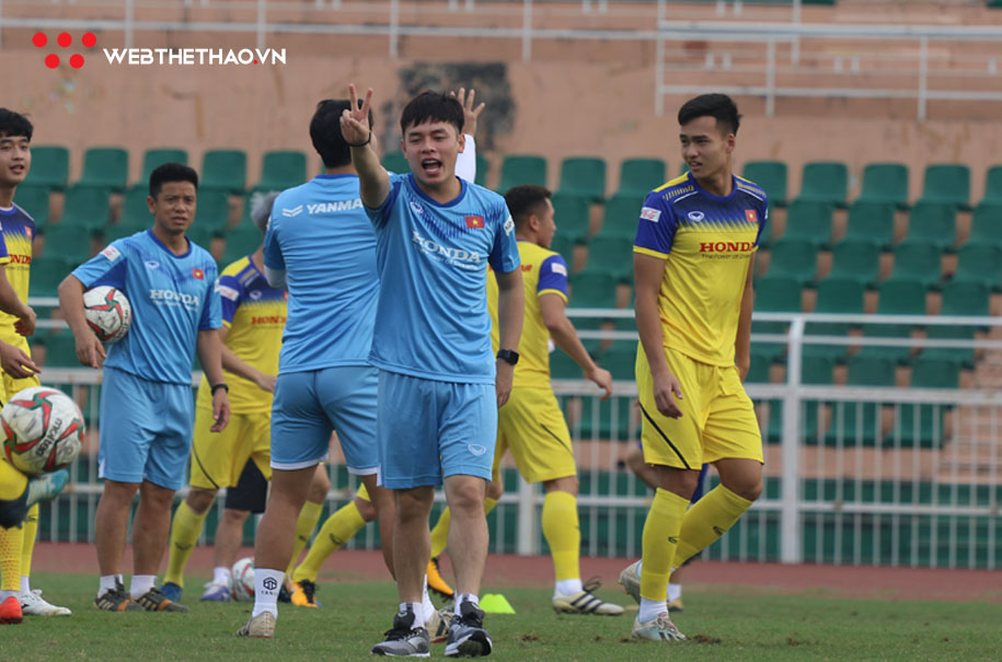 Chân dung tân trợ lý ngôn ngữ đậm chất thư sinh của U23 Việt Nam