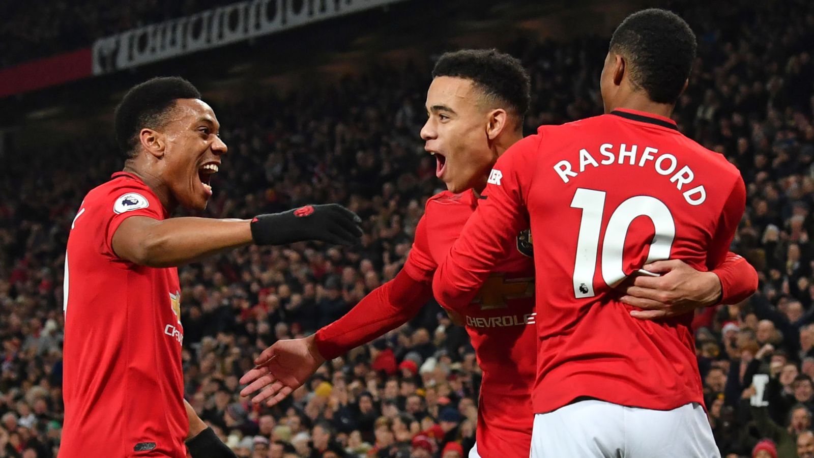 Pogba trở lại, MU mở tiệc tưng bừng trước Newcastle