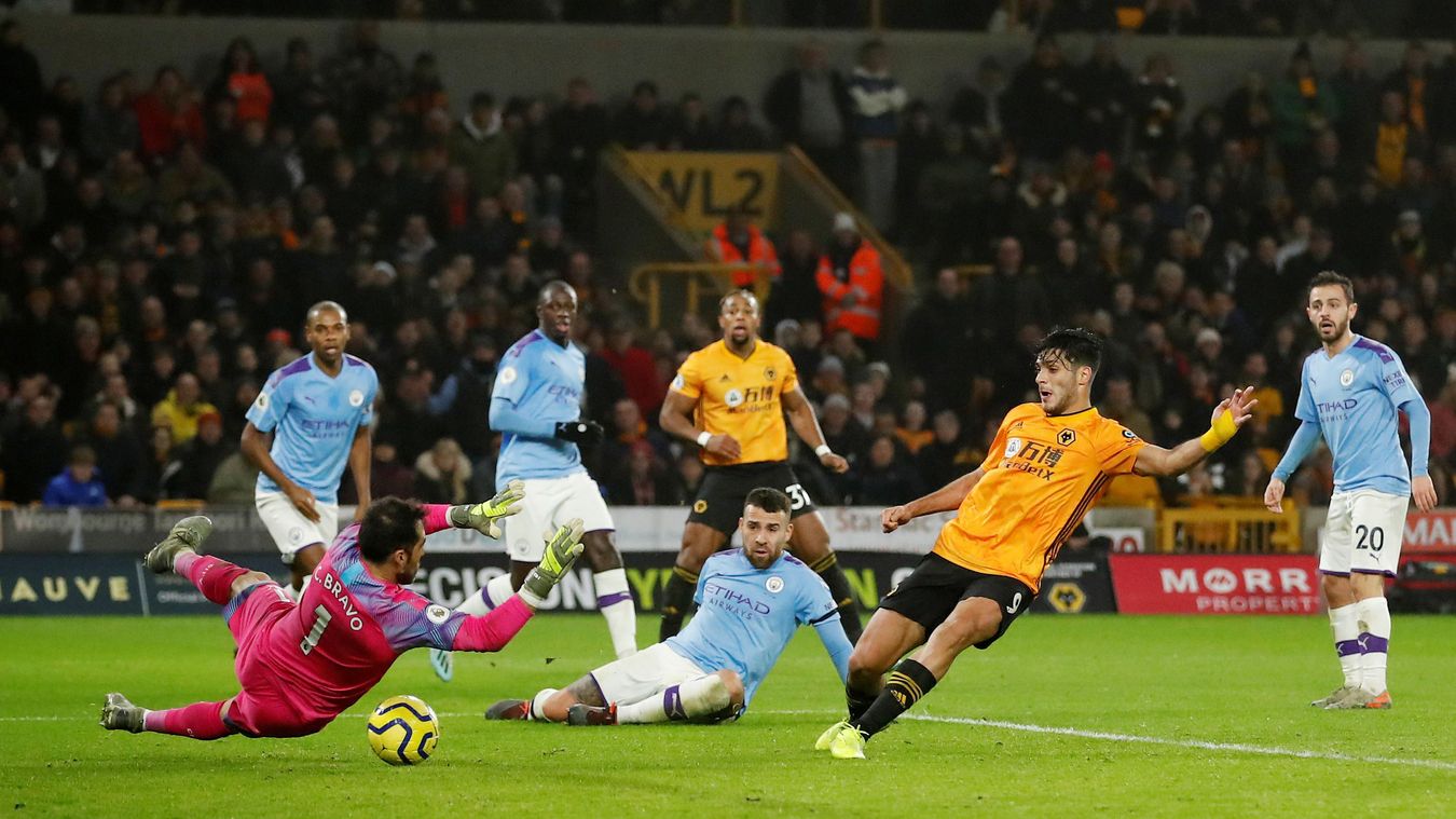 Ederson nhận thẻ đỏ, Man City giương cờ trắng trong cuộc đua vô địch