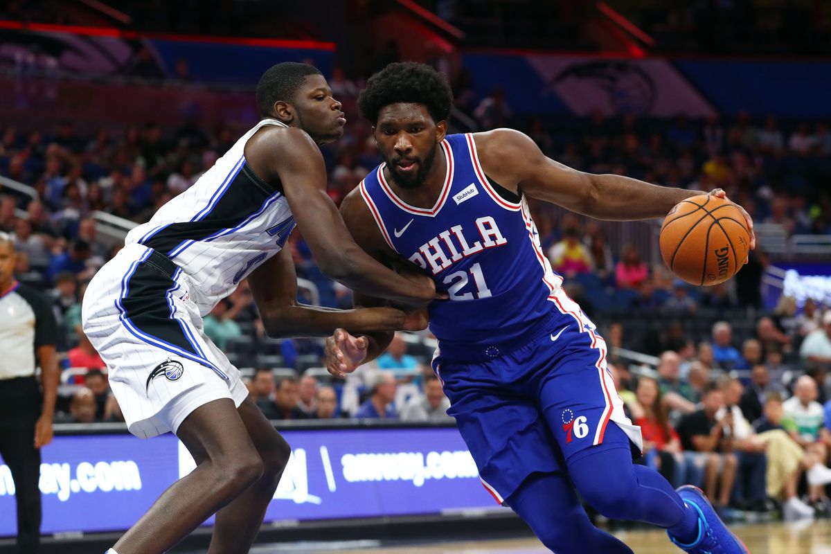 Bất lực ở tình huống sau cùng, Joel Embiid nhìn đội nhà thất bại trước Magic