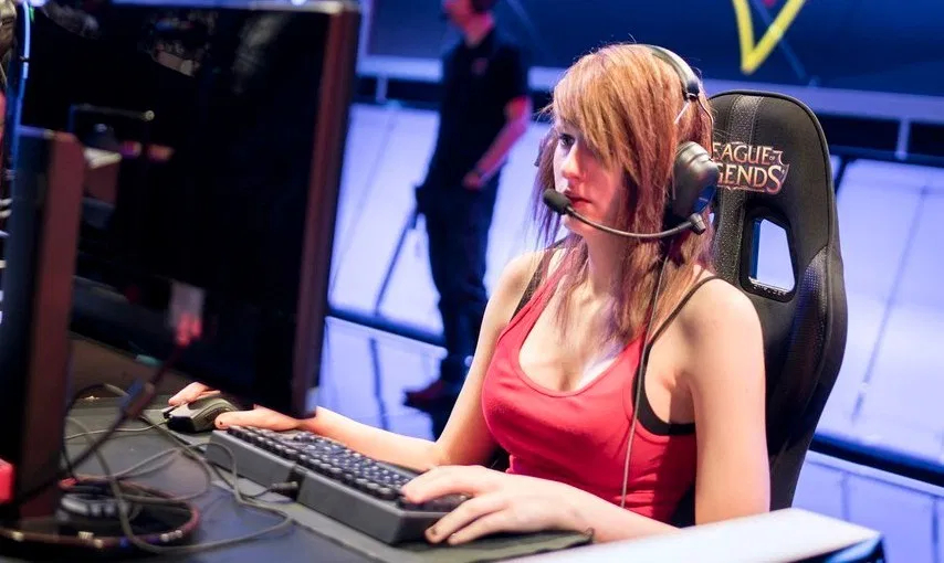 Nữ game thủ LMHT Remilia bất ngờ qua đời ở tuổi 24