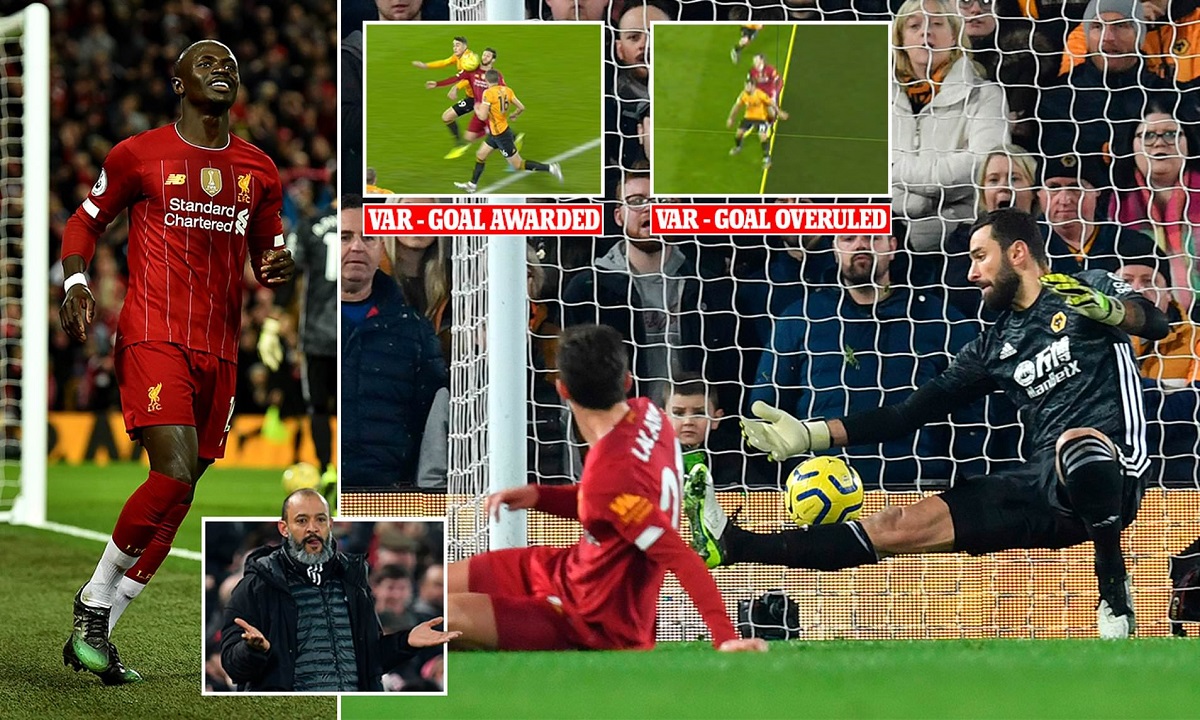 VAR gây tranh cãi với lỗi chạm tay của Van Dijk khi Liverpool ghi bàn