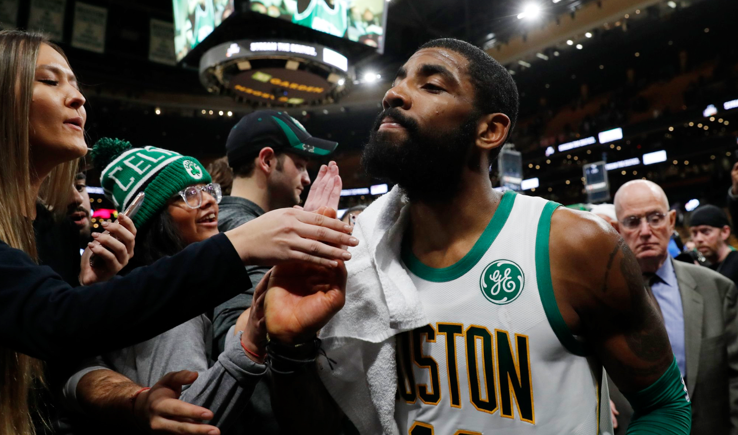 Kyrie gọi điện thoại xin lỗi và tâm sự với LeBron James về quá khứ: Làm thủ lĩnh một đội bóng đâu phải dễ! Kyrie gọi điện thoại xin lỗi và tâm sự với LeBron James về quá khứ: Làm thủ lĩnh một đội bóng đâu phải dễ!