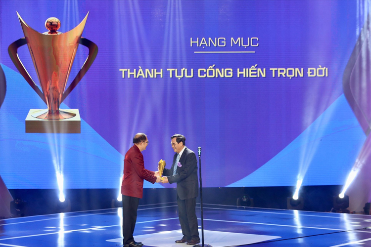 Cúp Chiến thắng 2018: Quang Hải giành giải thưởng Nam VĐV của năm Cúp Chiến thắng 2018: Quang Hải giành giải thưởng Nam VĐV của năm
